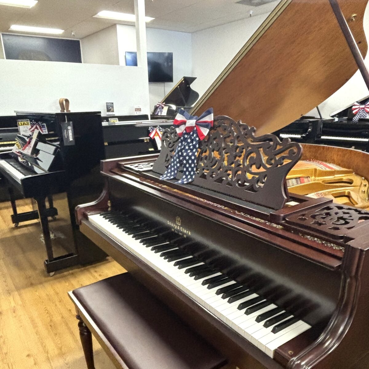 Story & Clark Player Grand
